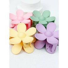 Load image into Gallery viewer, Daisy Hair Clip
